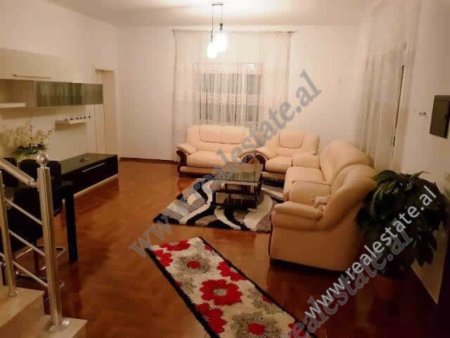 Vile 3-kateshe per shitje ne Budull ne zonen e Krujes (KRS-818-1L)